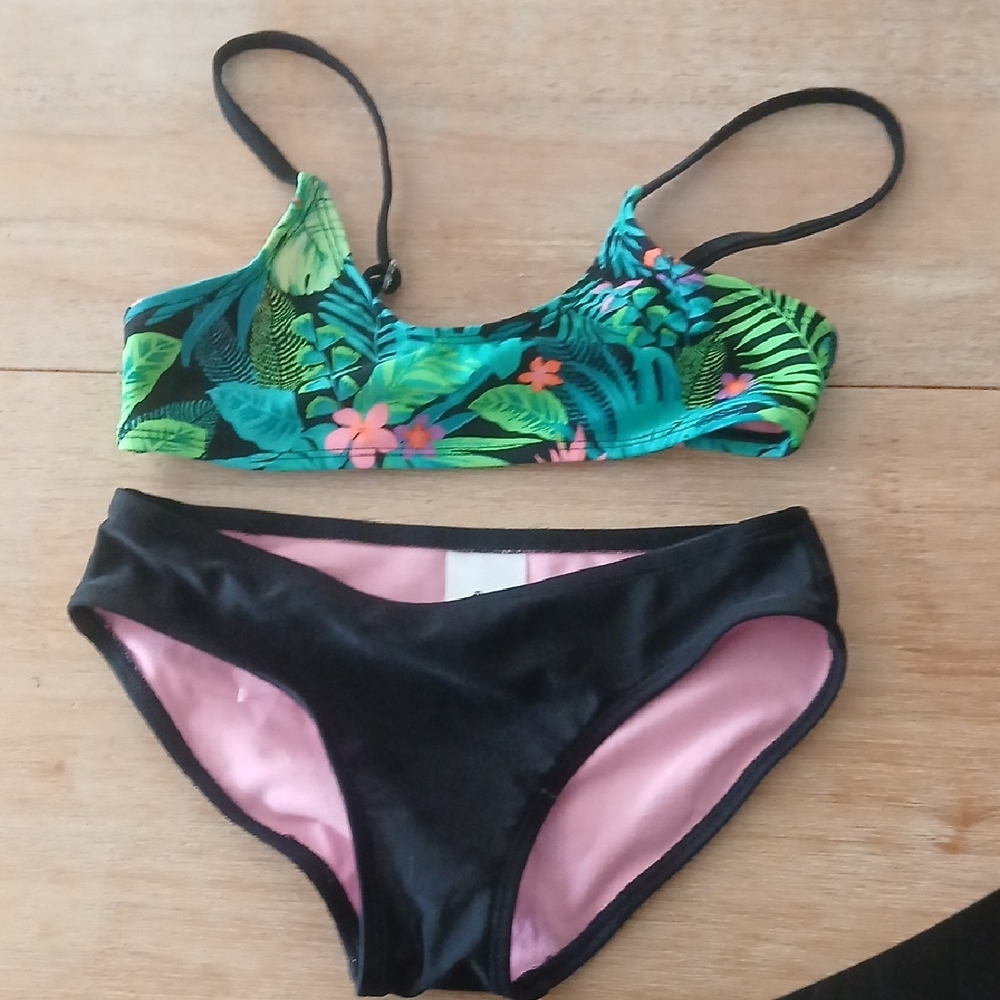 art class Girls Tropical Green Floral Bikini Set with Black Bottoms